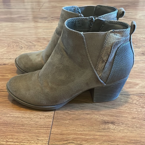 Ankle booties “Faded Glory” size 6 - Picture 3 of 7